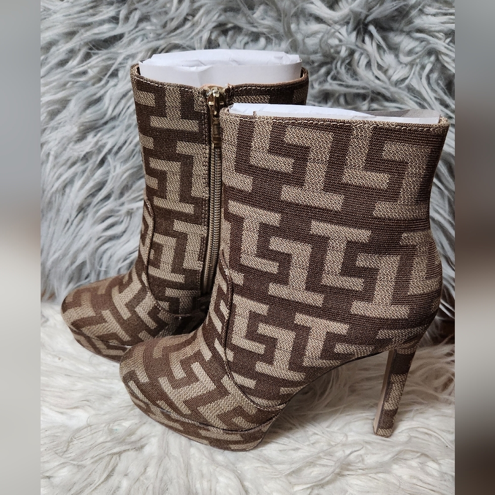Shoe Dazzle/ Natasha Platform Booties
